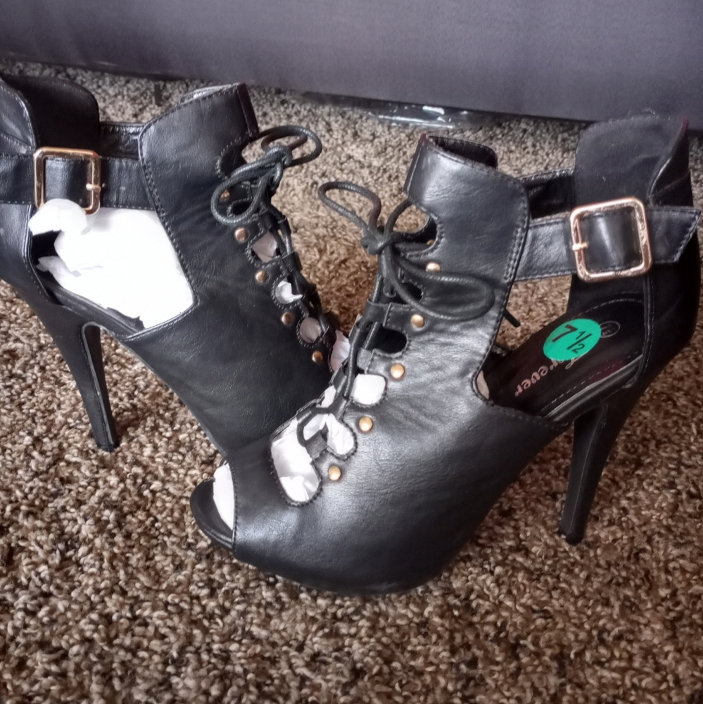 🌺 NWOT-Forever Lexie Heals